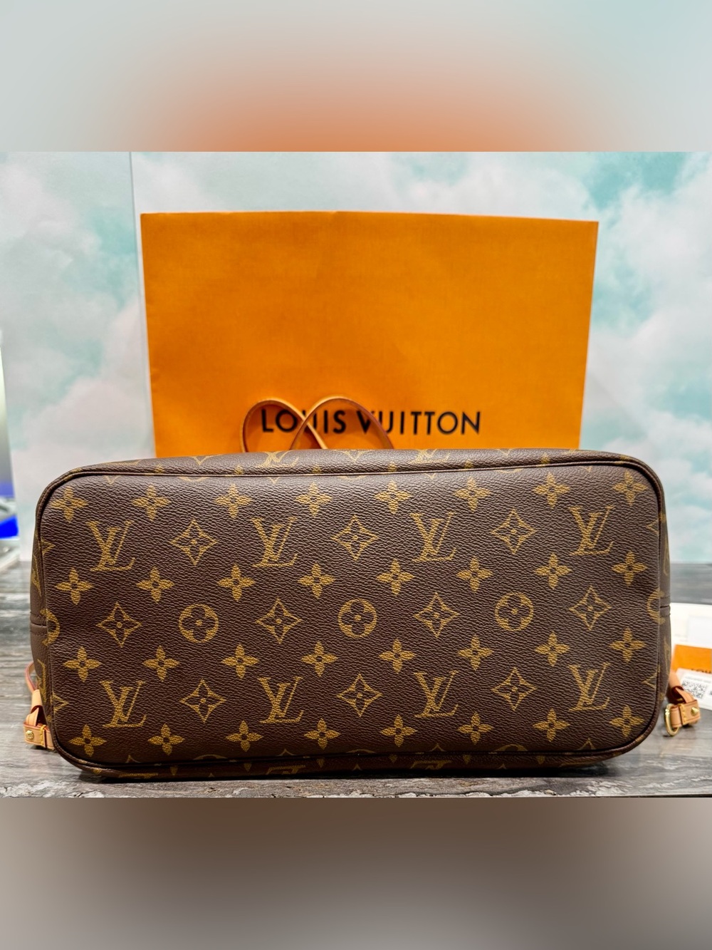 Louis Vuitton Classic Monogram Neverfull MM - Picture 13 of 16